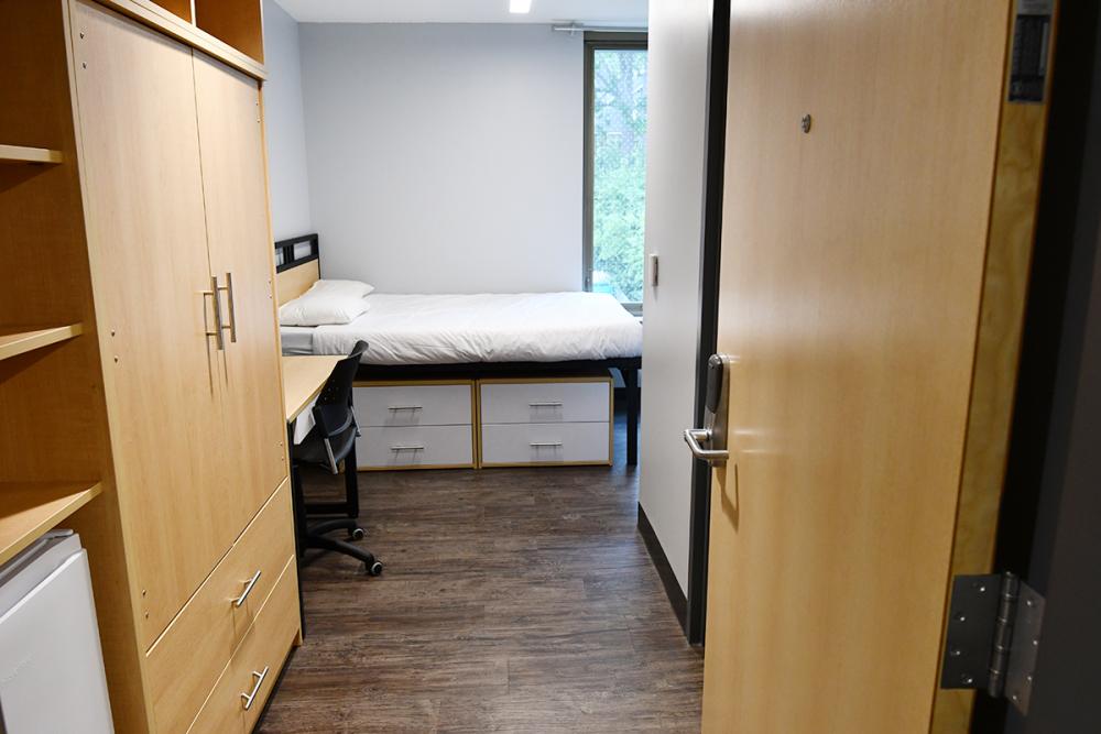 Opening the doors to Queen’s new residence Queen's Gazette Queen's University